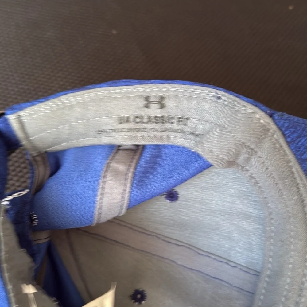 Under Armour hat, size youth, or men small